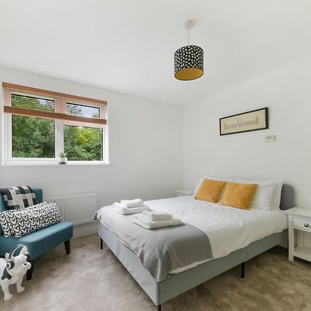 Spacious, Quiet And Modern Apartment Лондон Экстерьер фото