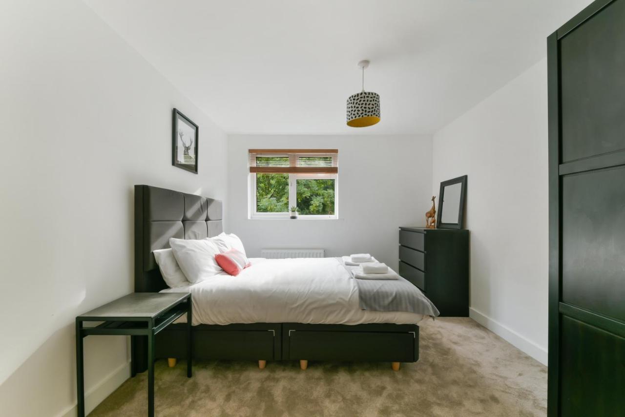 Spacious, Quiet And Modern Apartment Лондон Экстерьер фото
