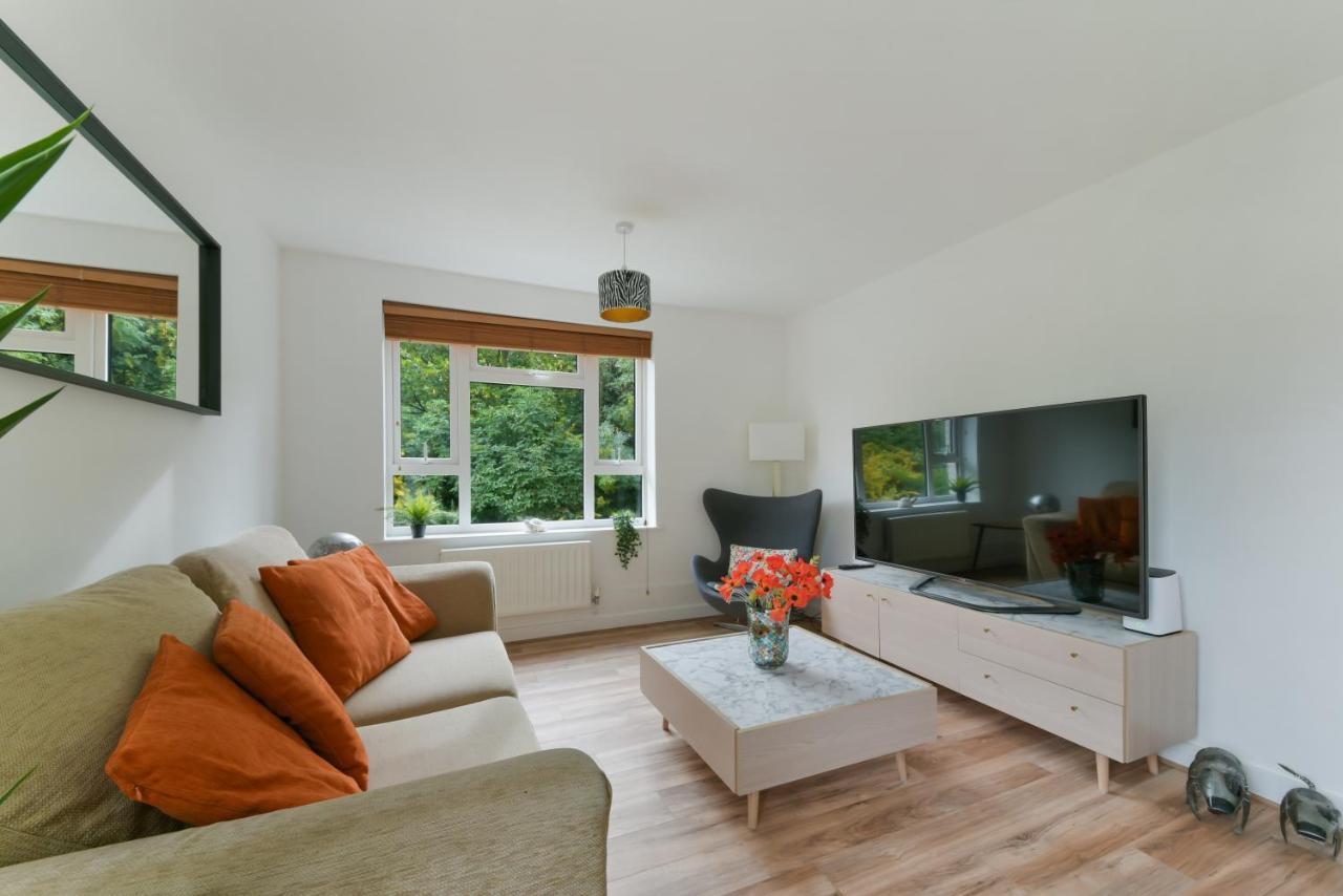 Spacious, Quiet And Modern Apartment Лондон Экстерьер фото