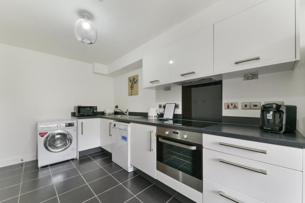 Spacious, Quiet And Modern Apartment Лондон Экстерьер фото